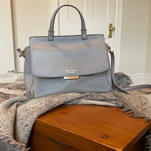 Nice medium size Kate spade shoulder bag.